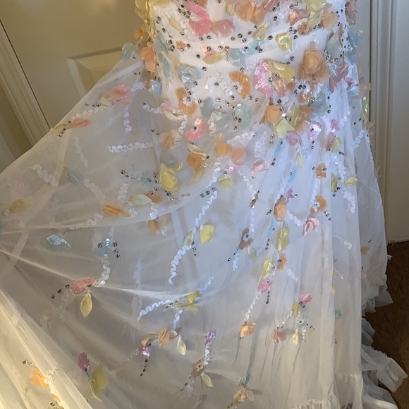 MAC DUGGAL
Beaded 3D Flower Cami Ruffled Hugh Low Lace Up Gown - Picture 8 of 15